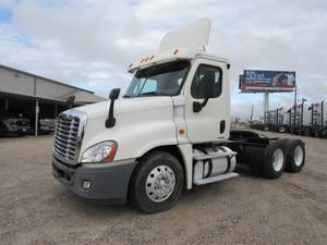 2011 Freightliner Cascadia 125 - Day Cab