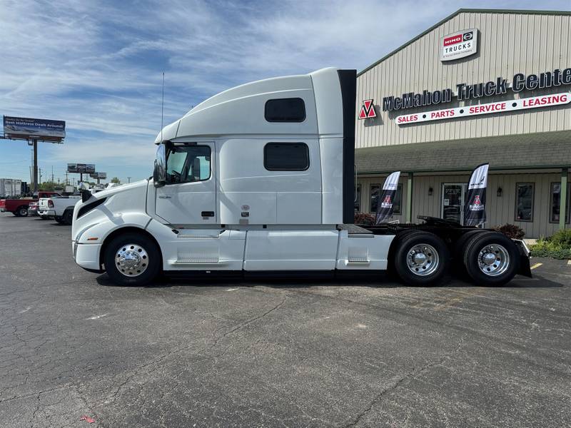 2025 Volvo VNL 860 (For Sale) 77" Sleeper V667306