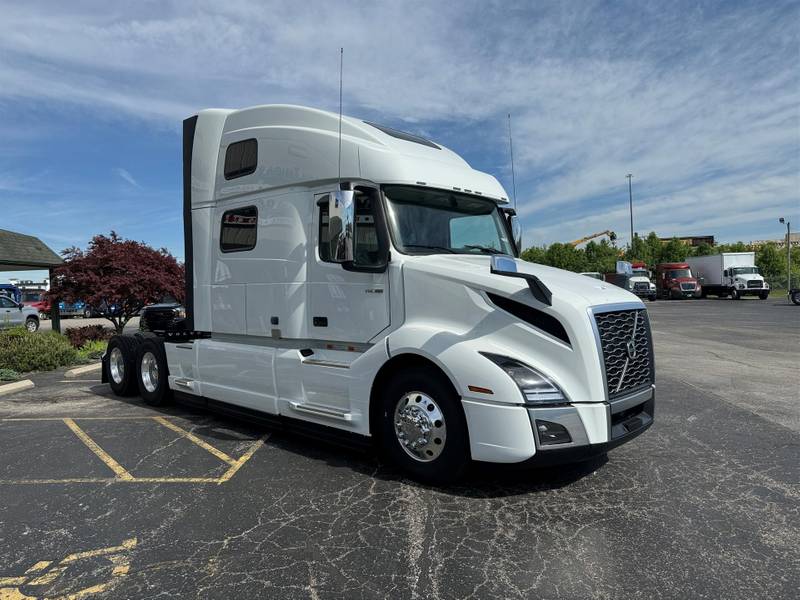 2025 Volvo VNL 860 (For Sale) | 77