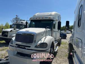 2014 Freightliner Columbia - 120 - Day Cab