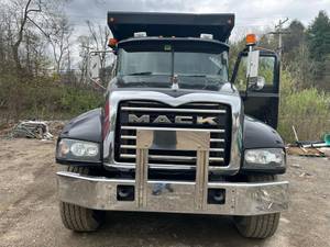 2012 Mack Granite GU713 - Dump Truck
