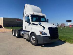 2025 Freightliner Cascadia 126 - Cab & Chassis