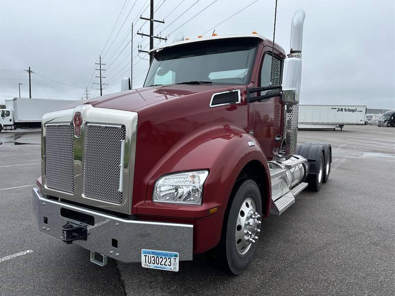 2024 Kenworth T880