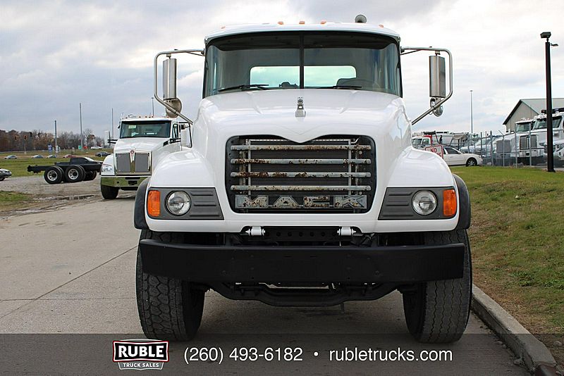 2005 Mack CV713