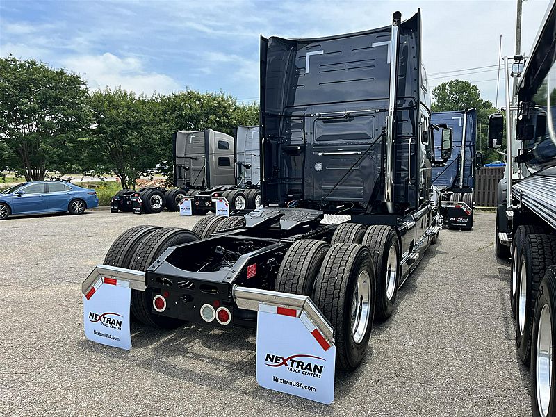 2025 Volvo VNL 860 For Sale Sleeper Truck 11VN660329