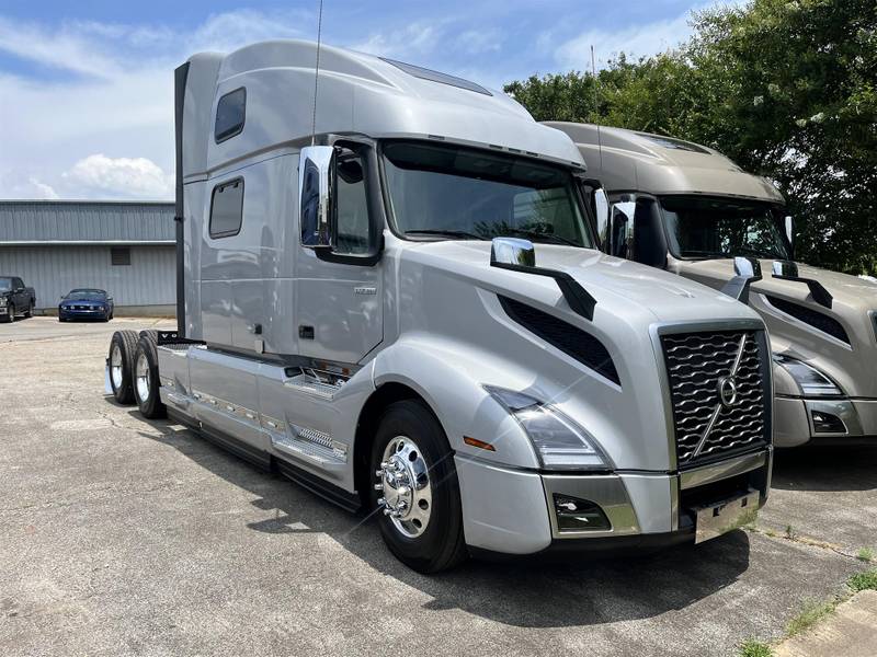 2025 Volvo VNL 860 For Sale Sleeper Truck 11VN660328