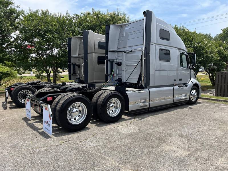 2025 Volvo VNL 860 For Sale Sleeper Truck 11VN660328