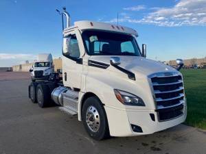 2025 Freightliner Cascadia 126 - Cab & Chassis