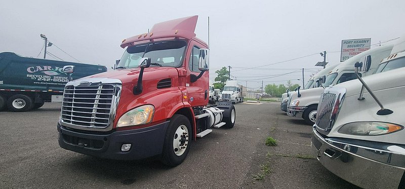 2016 Freightliner CASCADIA 113