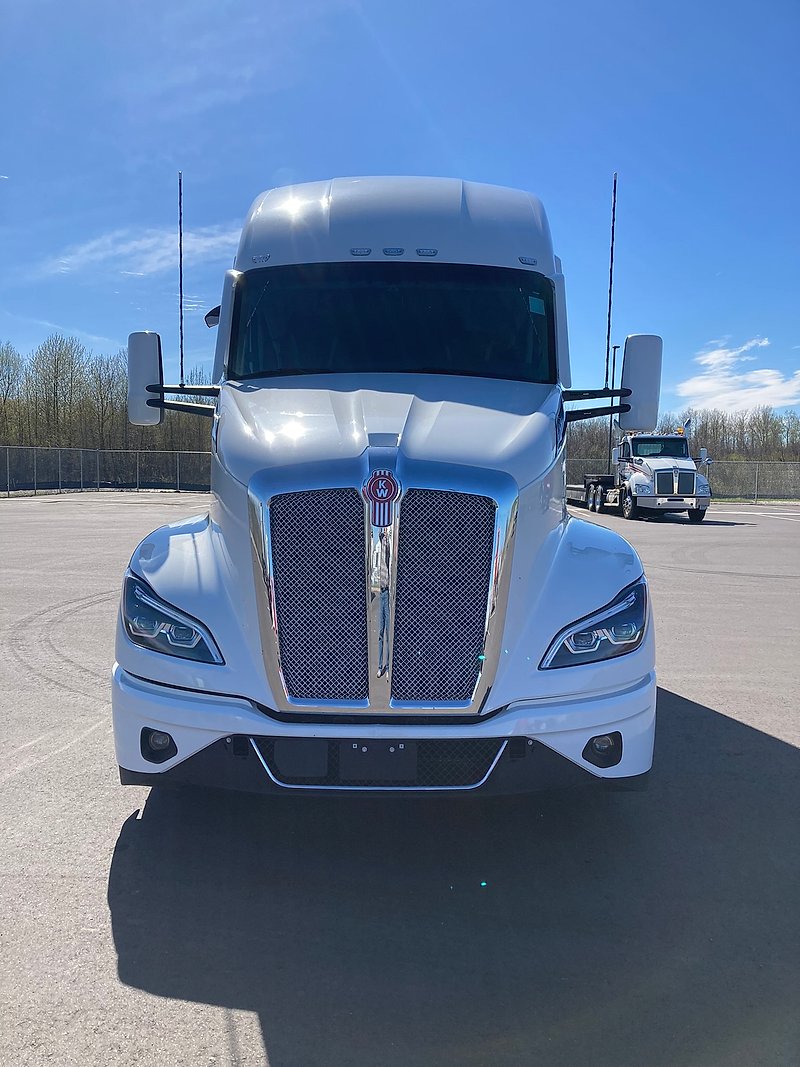 2025 Kenworth T680 For Sale 76" Sleeper SJ126860