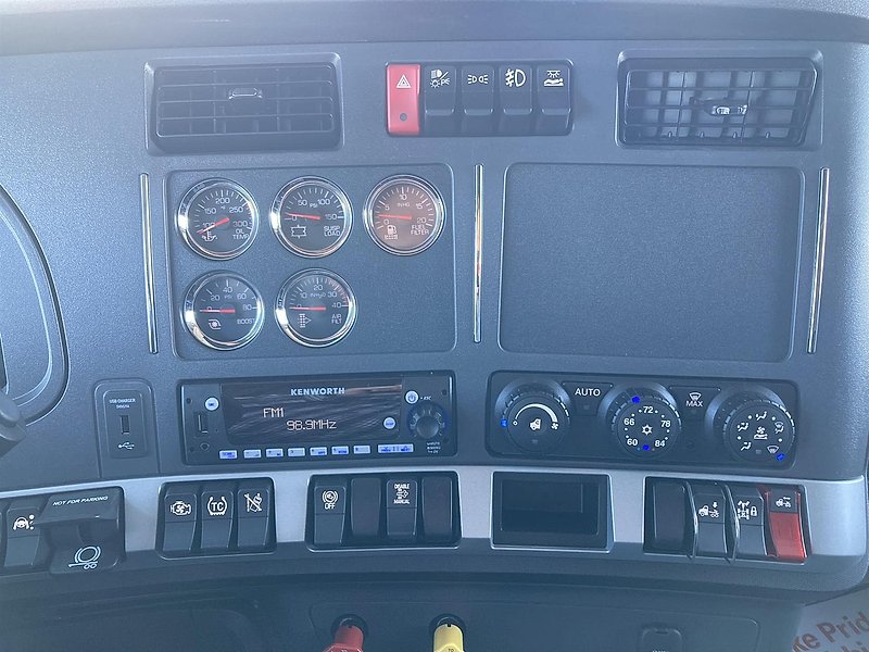 2025 Kenworth T680 For Sale 76" Sleeper SJ126860