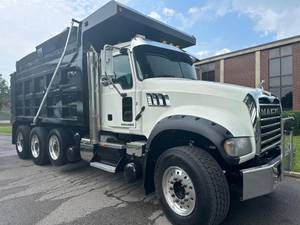 2017 Mack VISON CXN613 - Dump Truck