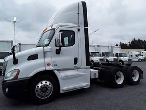 2016 Freightliner Cascadia 113 - Day Cab