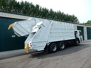 2007 CCC LET2-46 - Refuse Truck