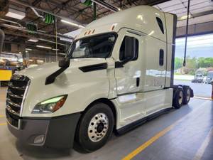 2021 Freightliner Cascadia - Sleeper Truck