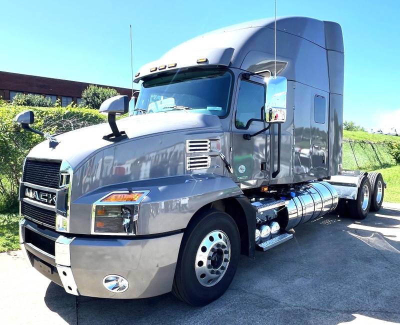 2025 Mack AN64T M742