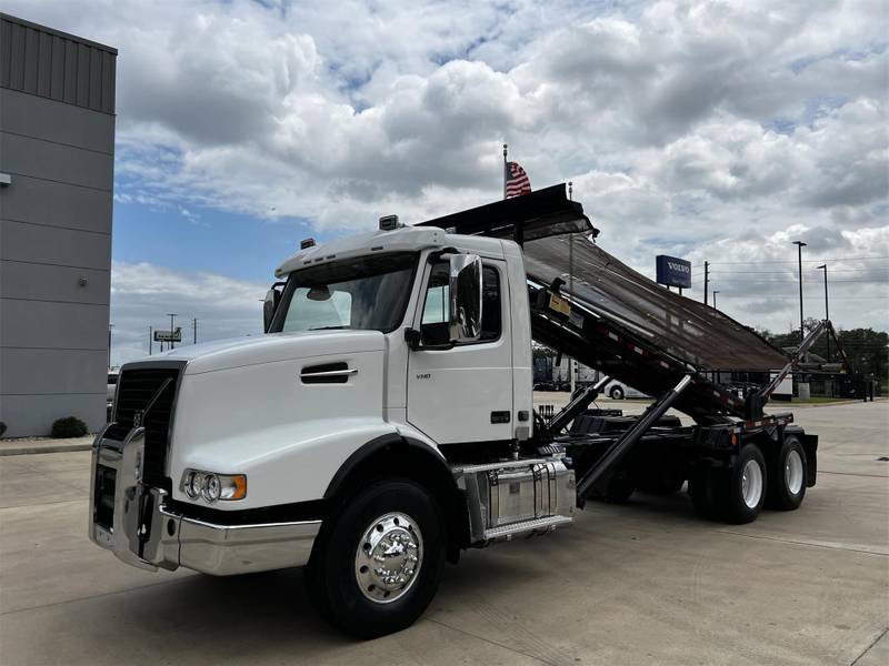 2019 Volvo VHD64B300