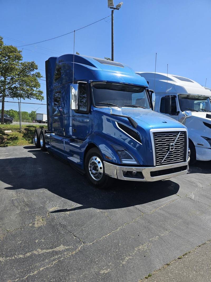 2023 Volvo VNL 860