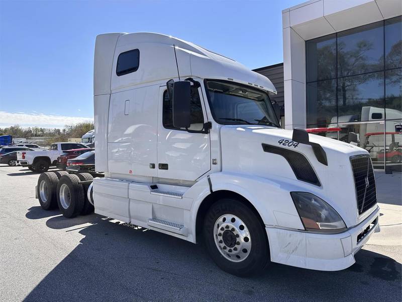 2015 Volvo VNL 670