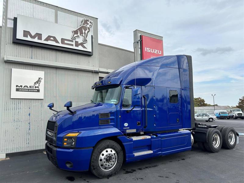 2024 Mack ANTHEM 64T (For Sale) 70" Sleeper M014556