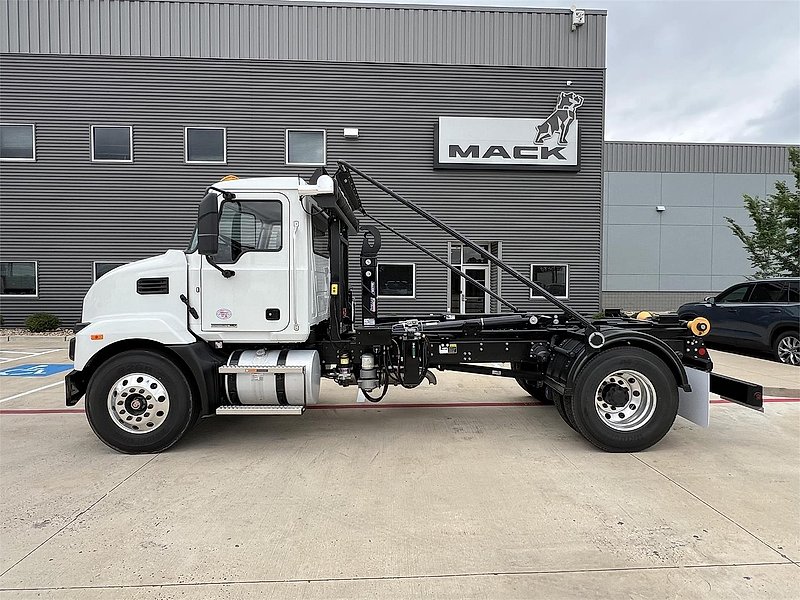 2024 Mack MD7