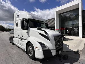2019 Volvo VNL 760 - Sleeper Truck