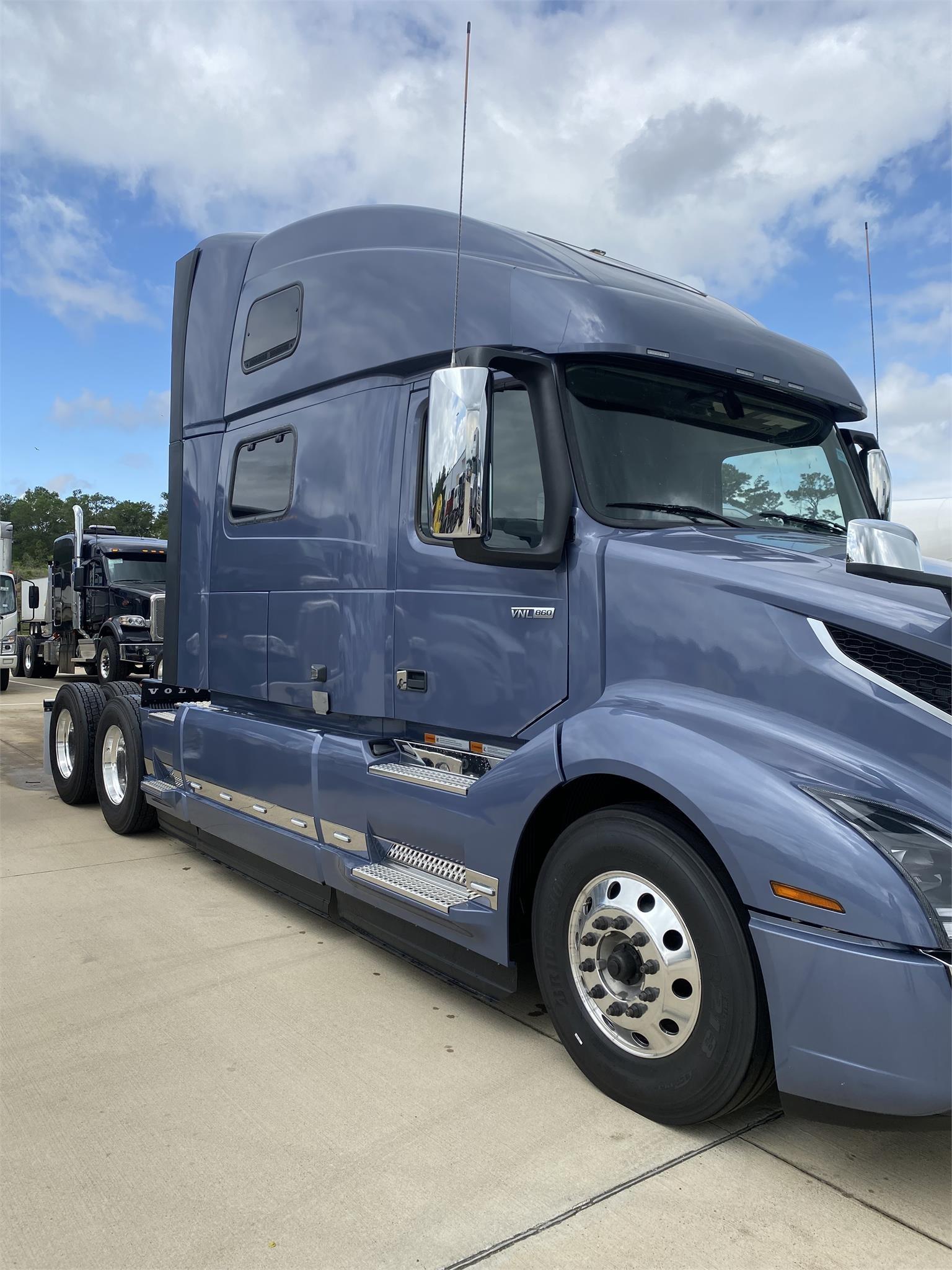 2025 Volvo VNL 860 (For Sale) 77" Sleeper 1206784