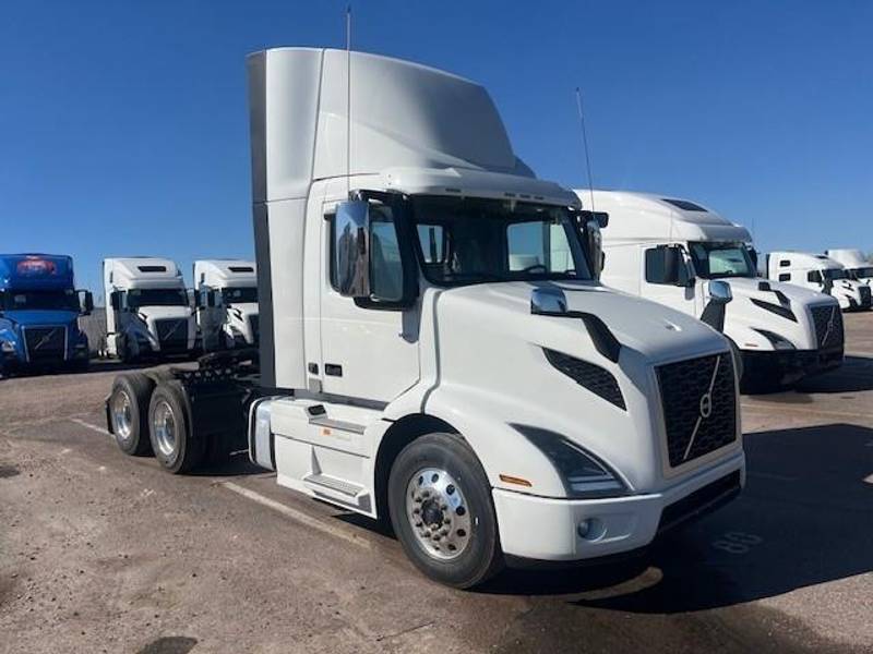 2024 Volvo VNR64T300