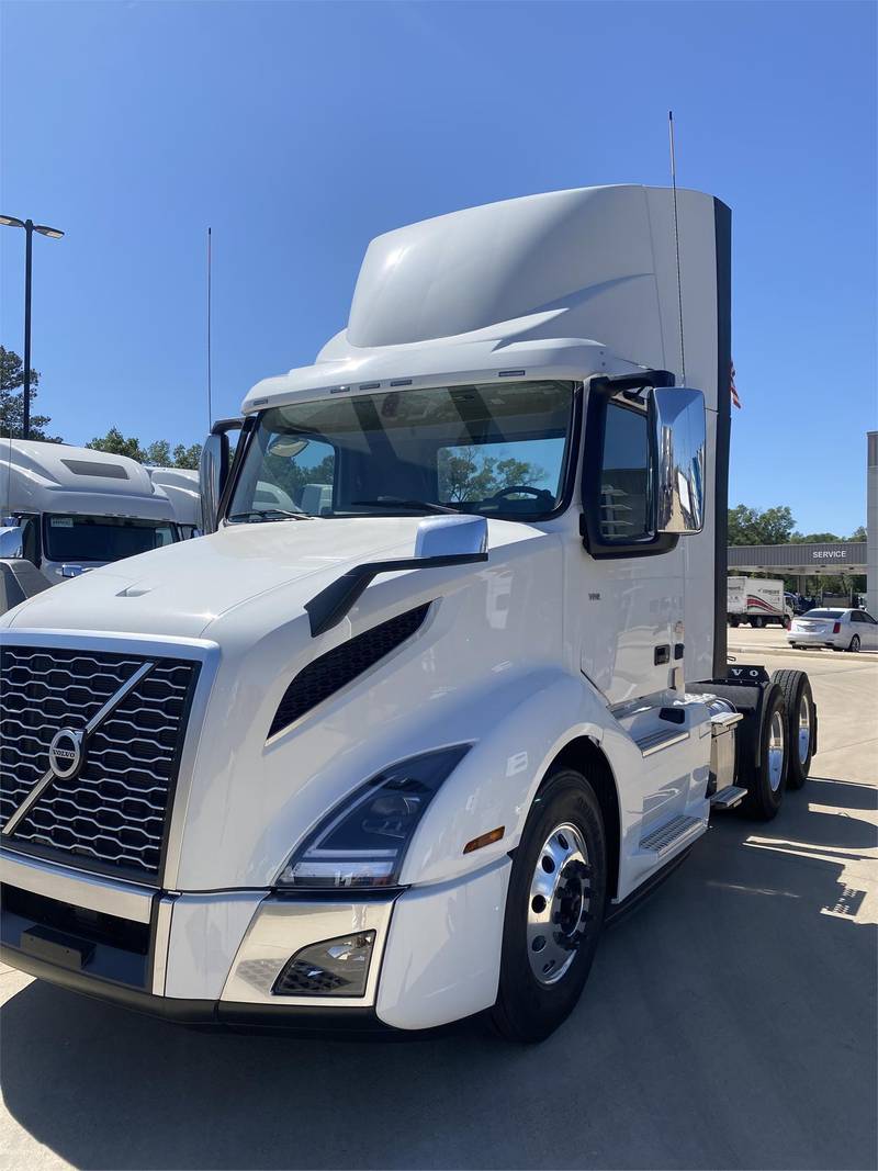 2025 Volvo VNL