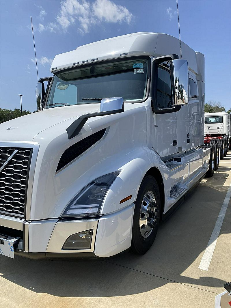2025 Volvo VNL 740 For Sale 70" Sleeper 1206777