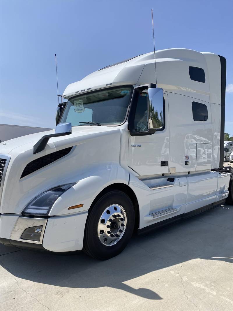 2025 Volvo VNL 760