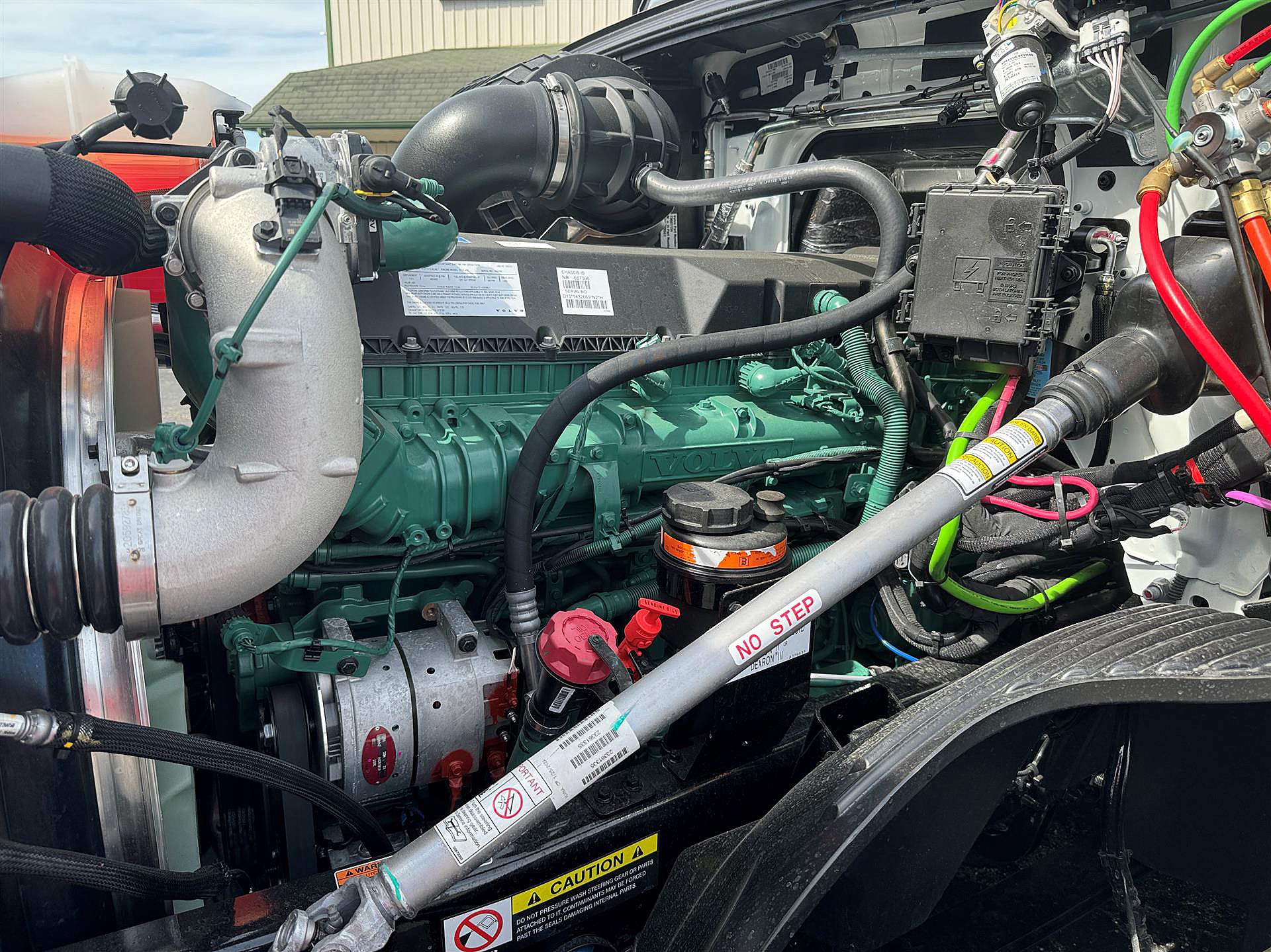 2025 Volvo VNL 860 For Sale | 77" Sleeper | #V673129