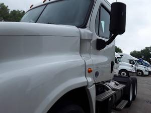 2017 Freightliner Cascadia 125 - Day Cab
