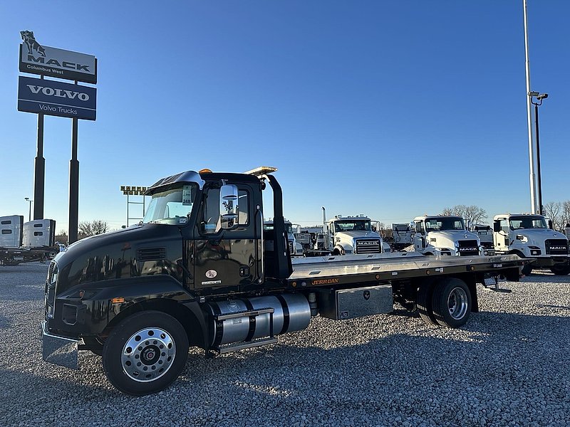 2024 Mack MD642