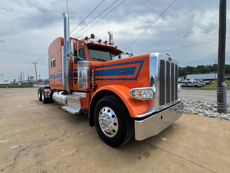 2023 Peterbilt 389