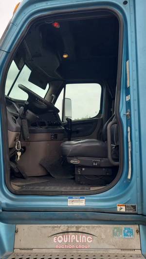 2014 Freightliner Cascadia - Sleeper Truck