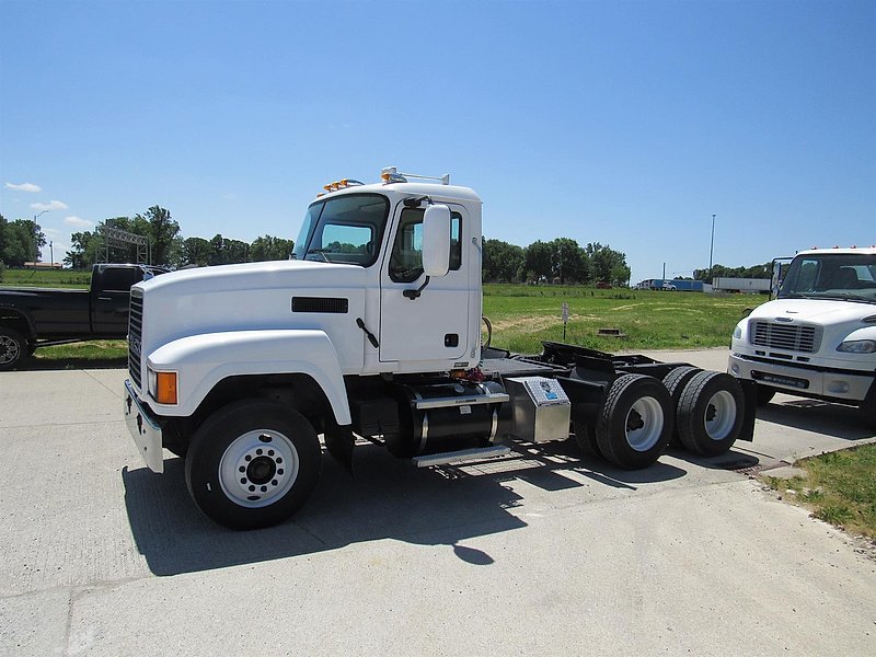 2005 Mack CHN613