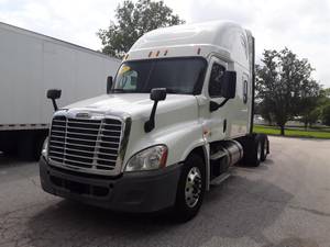 2015 Freightliner Cascadia 125 - Sleeper Truck