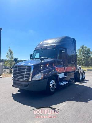 2015 Freightliner Cascadia - Sleeper Truck