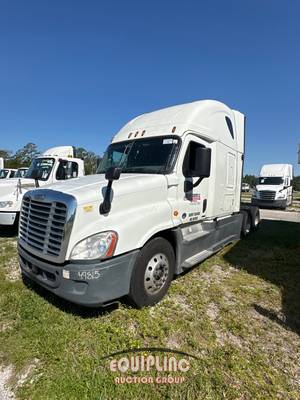 2017 Freightliner Cascadia - Sleeper Truck