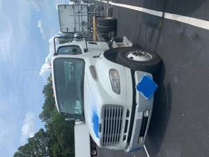 2016 Freightliner M2 106 - Day Cab