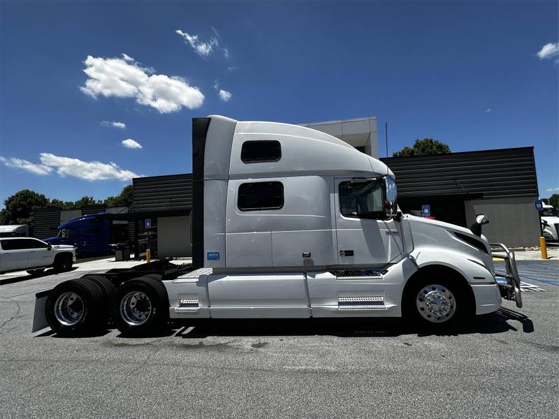 2023 Volvo VNL 860 For Sale | Raised Roof Sleeper Sleeper | #1026388