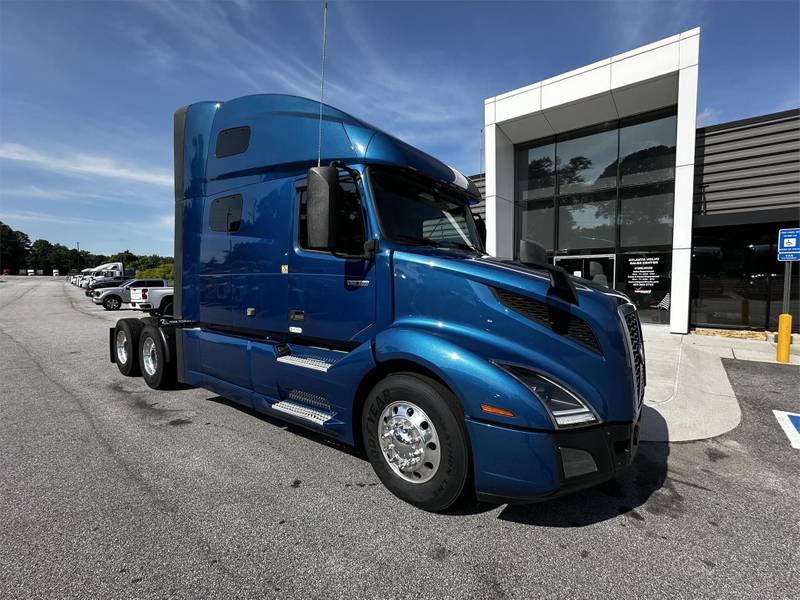 2020 Volvo VNL 760 For Sale | Raised Roof Sleeper Sleeper | #1036451