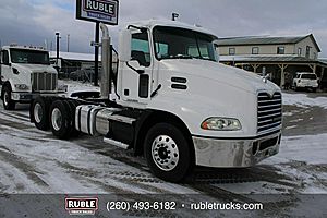 2013 Mack Pinnacle CXU613 - Day Cab