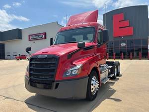 2019 Freightliner Cascadia PT126DC - Day Cab