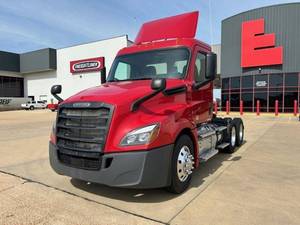 2019 Freightliner Cascadia PT126DC - Day Cab