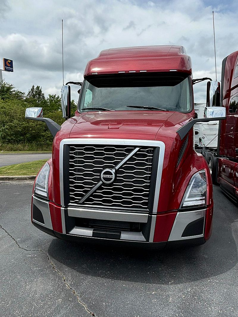 2025 Volvo VNL 760 (For Sale) Sleeper Truck 11VN666814