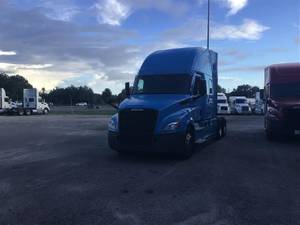 2021 Freightliner Cascadia 126 - Sleeper Truck