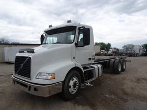 2013 Volvo vnm64t - Cab & Chassis