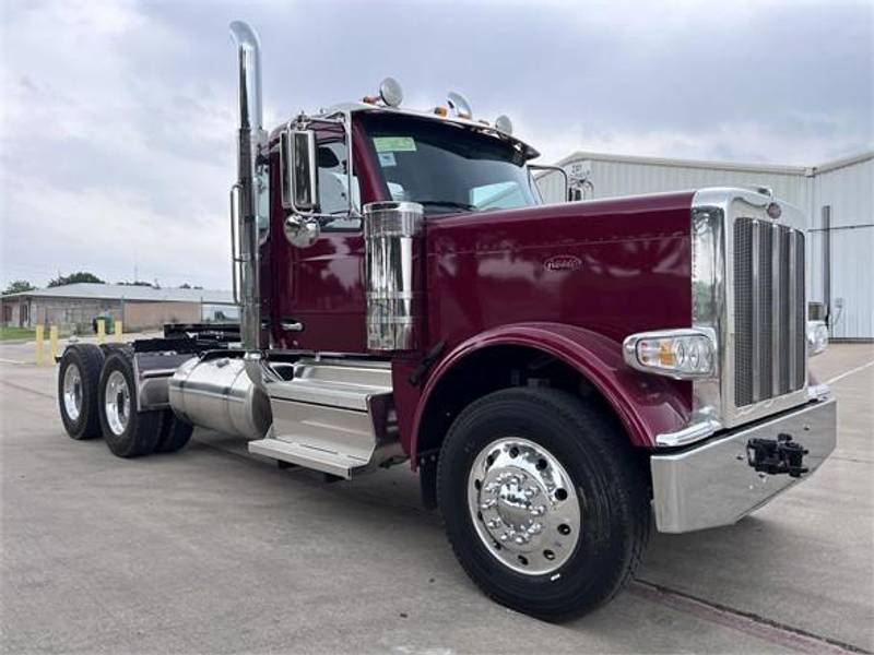 2025 Peterbilt 589 (For Sale) Day Cab SD736539